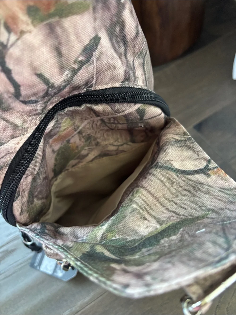 Beautiful Giant Unisex Camo Sling Bag,tactical,4 zipper,remove adjust strap,hunt